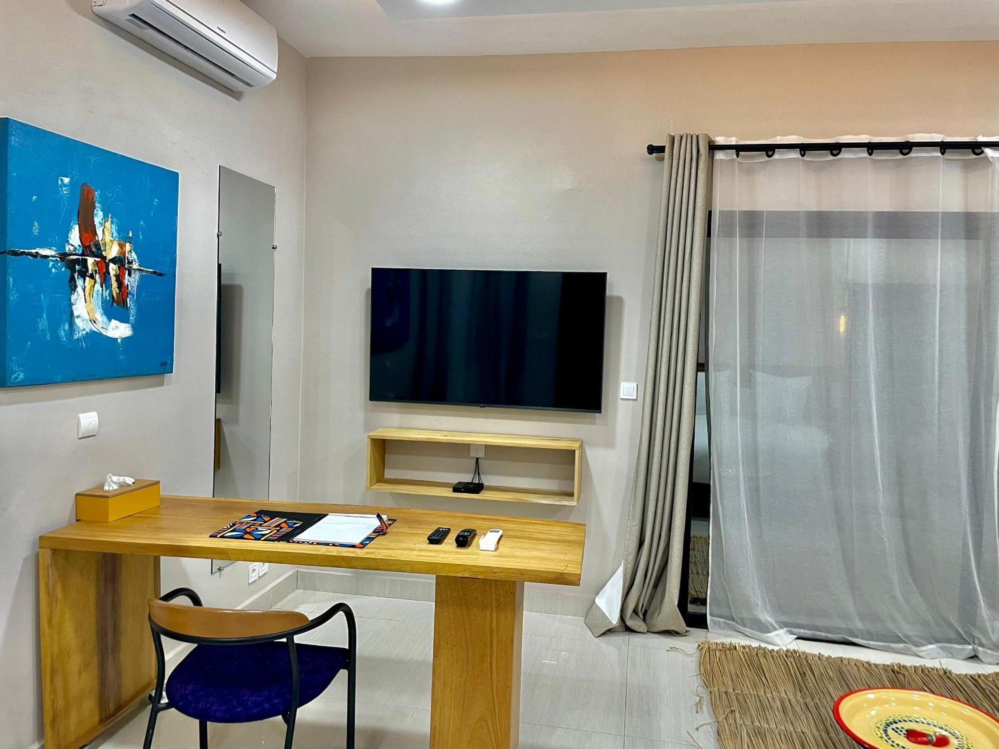 Le Kentia Hotel Ломе Екстериор снимка