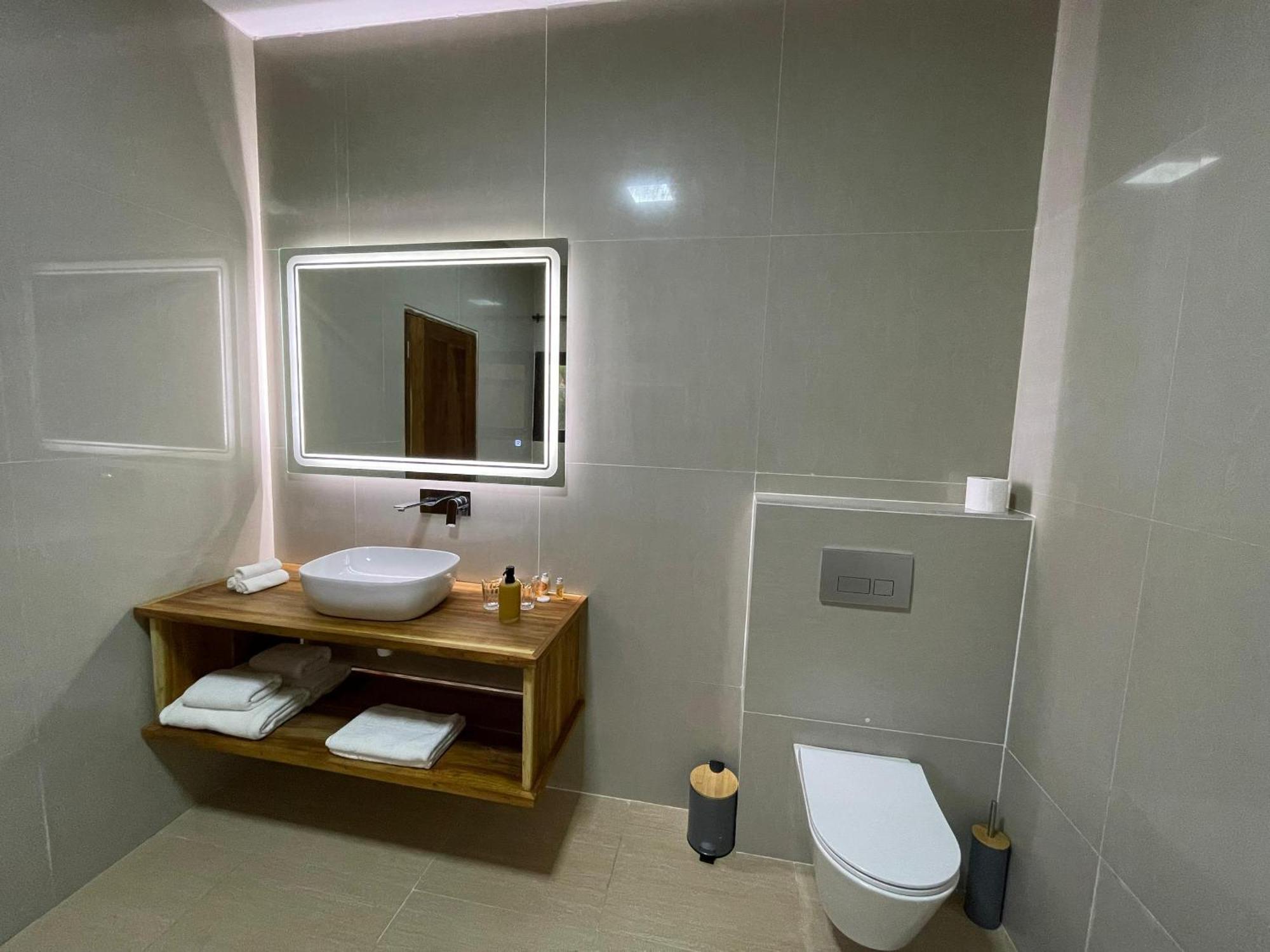 Le Kentia Hotel Ломе Екстериор снимка
