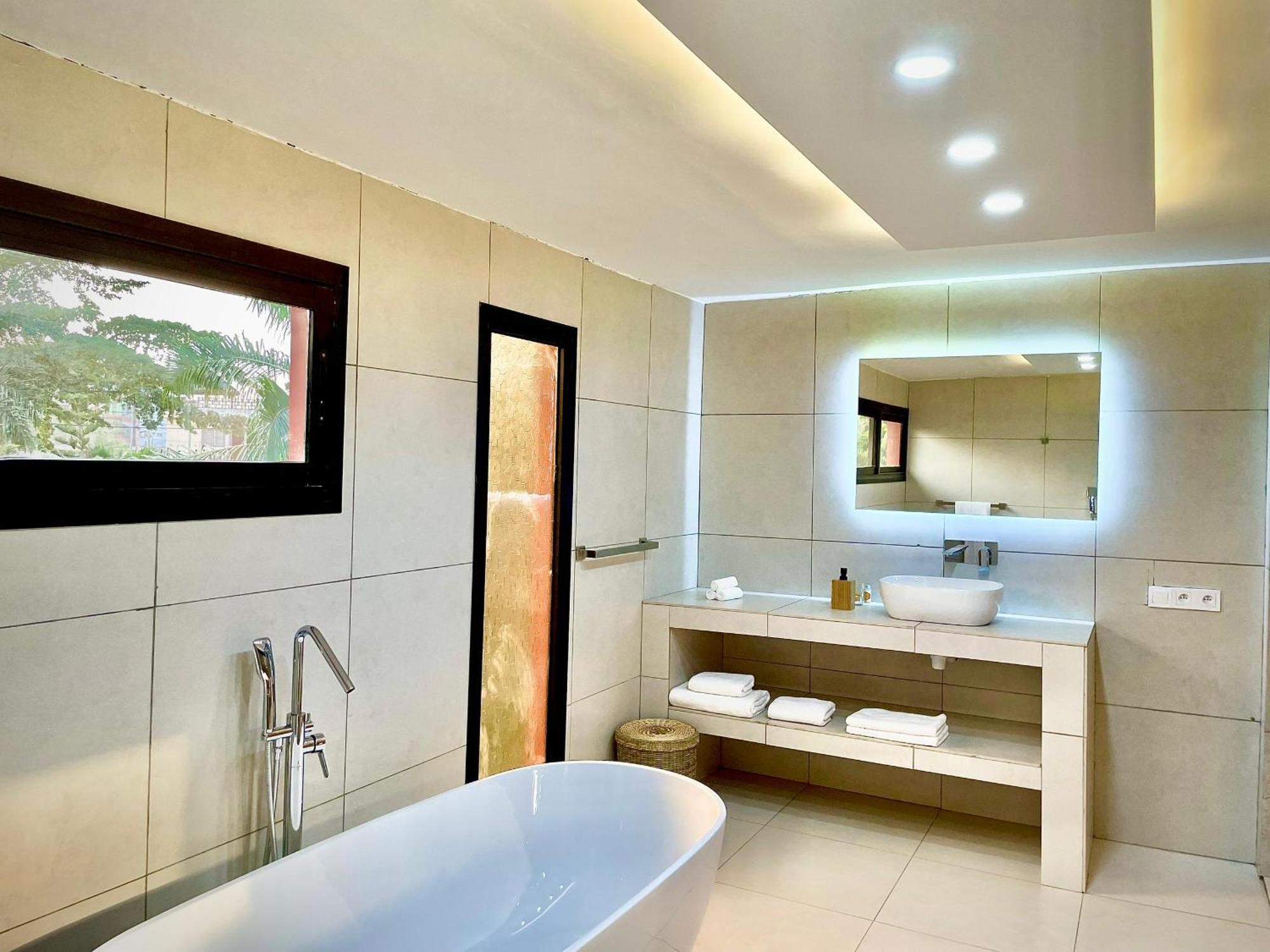 Le Kentia Hotel Ломе Екстериор снимка