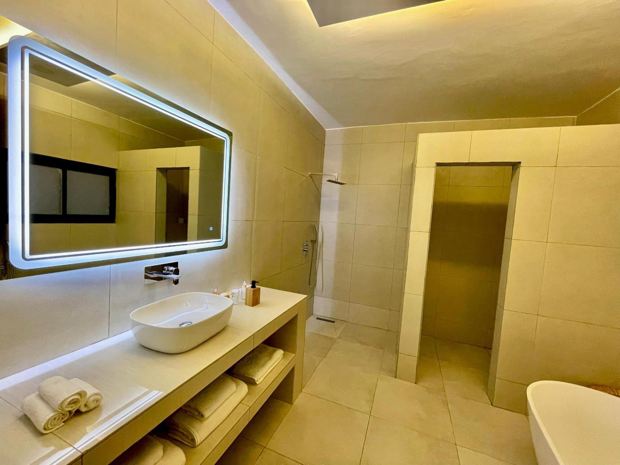 Le Kentia Hotel Ломе Екстериор снимка