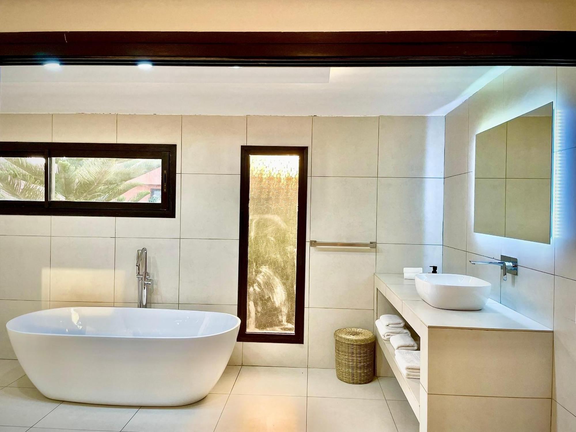 Le Kentia Hotel Ломе Екстериор снимка