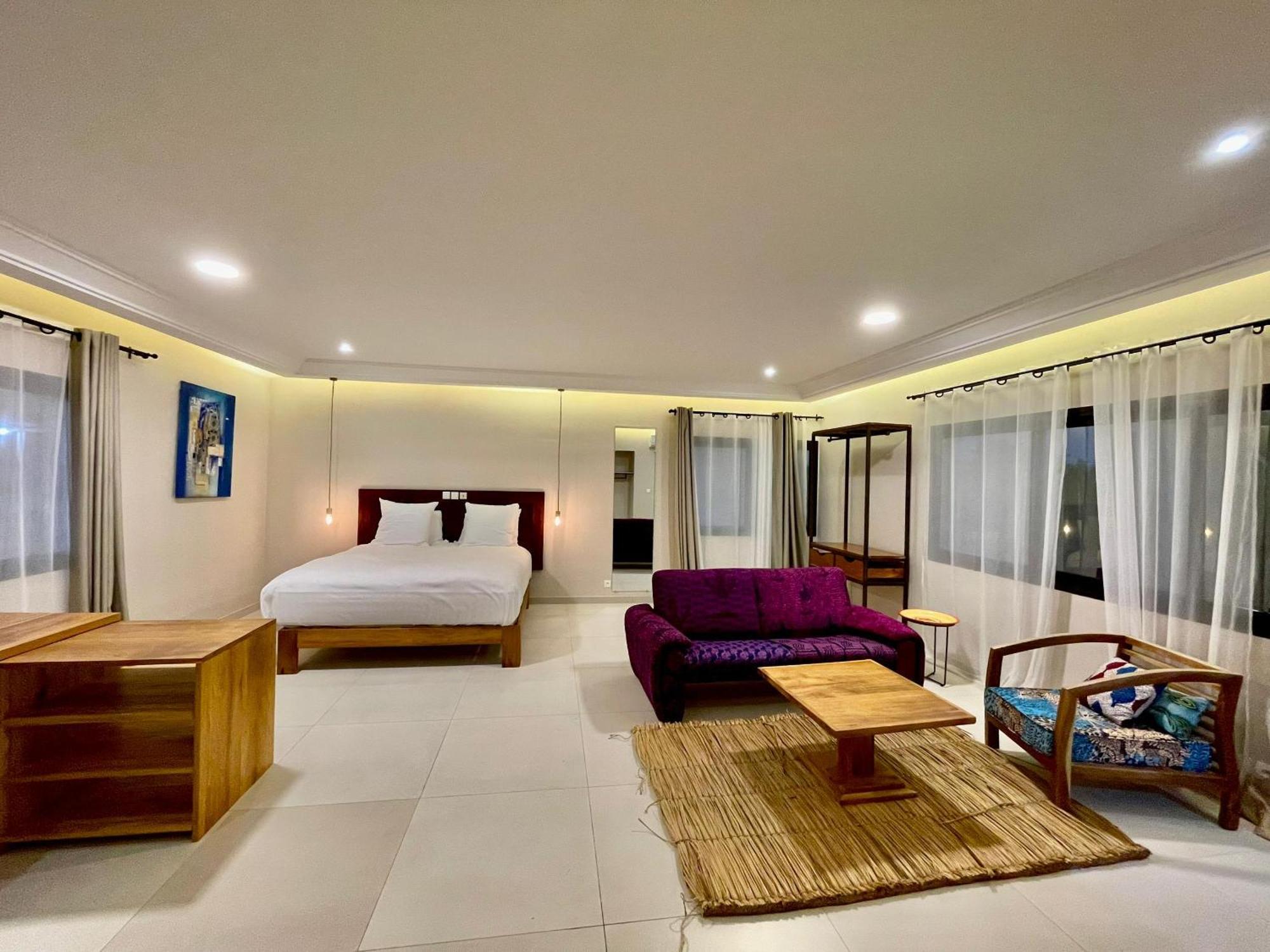 Le Kentia Hotel Ломе Екстериор снимка